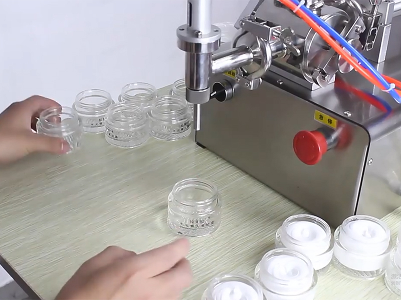幼型膏体灌装机：提升出产效能的利器
